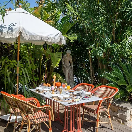 Ξενοδοχείο De Silhouette 4*