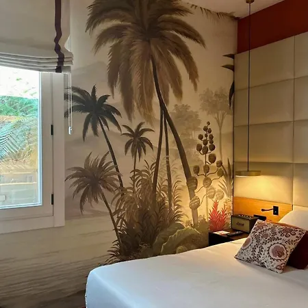Hotel De Silhouette 4*