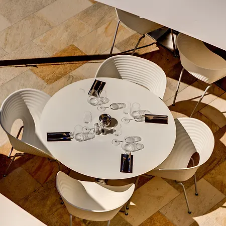 Ξενοδοχείο De Silhouette 4*