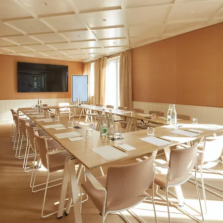 Hotell De Silhouette 4*