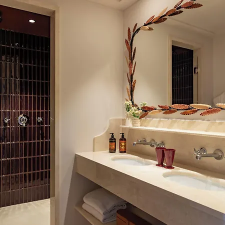 De Silhouette Hotel 4*