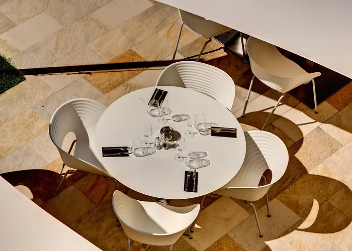 Szálloda De Silhouette 4*